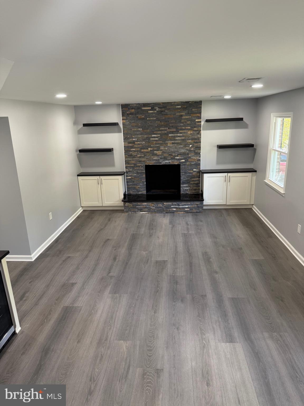 NEWINGTON WOODS - Residential Lease