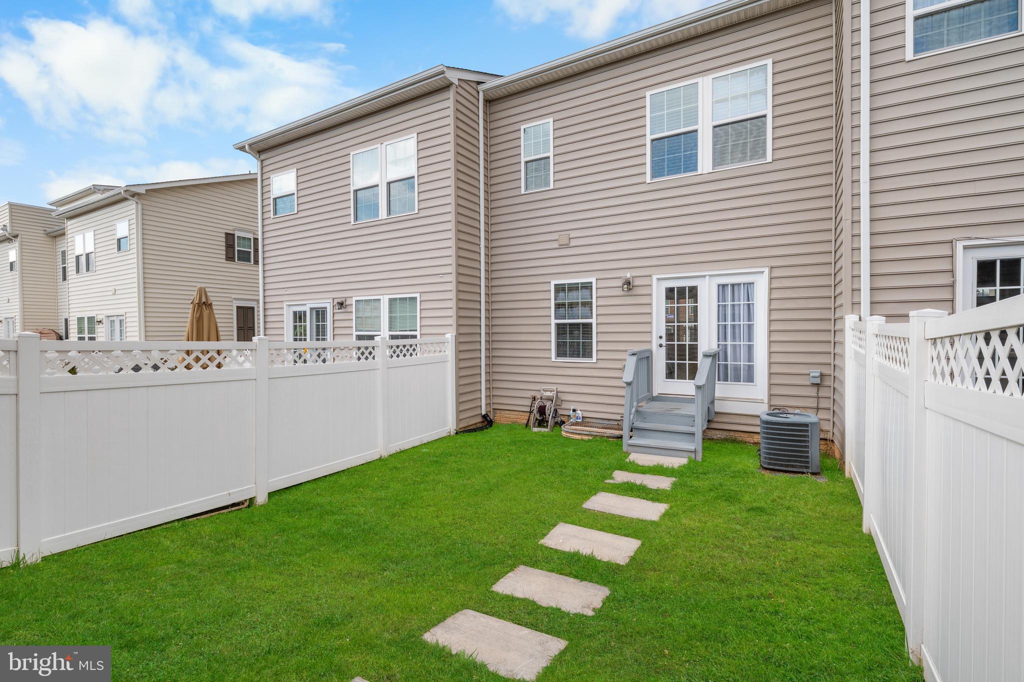 LANDSDALE - Residential Lease