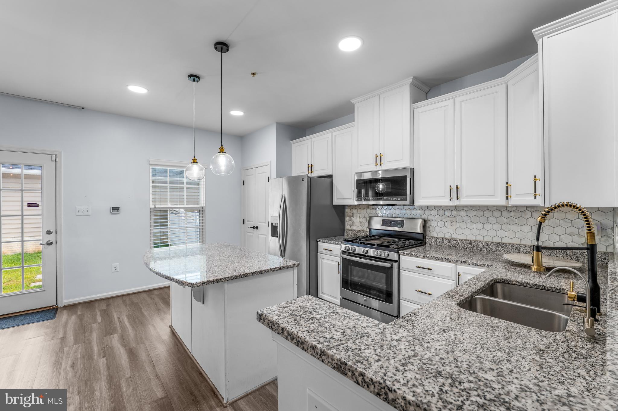 LANDSDALE - Residential Lease