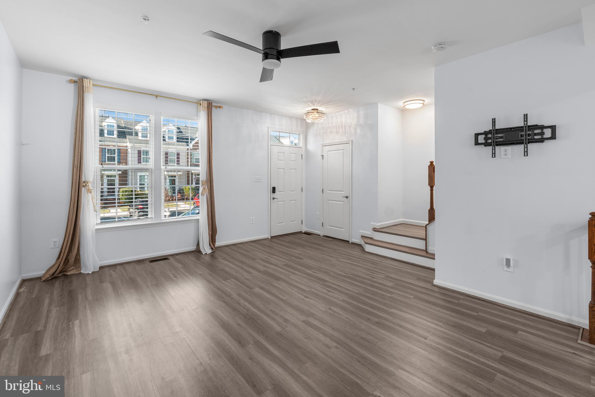 LANDSDALE - Residential Lease