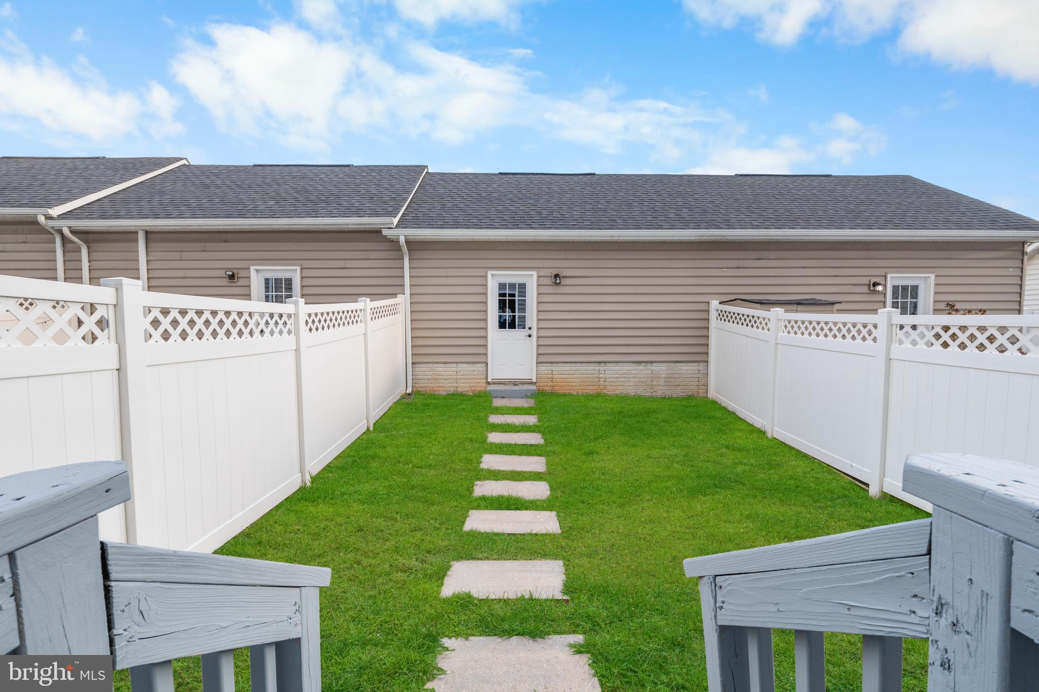 LANDSDALE - Residential Lease