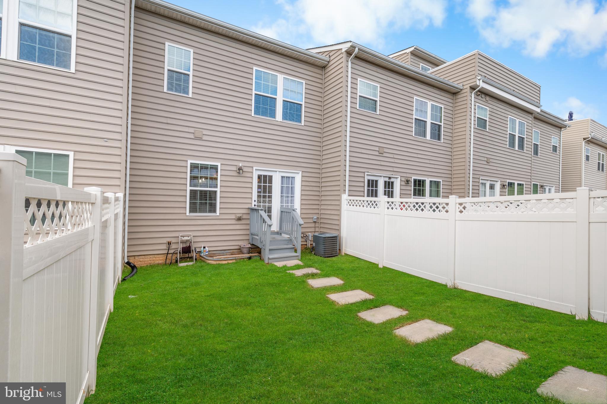 LANDSDALE - Residential Lease