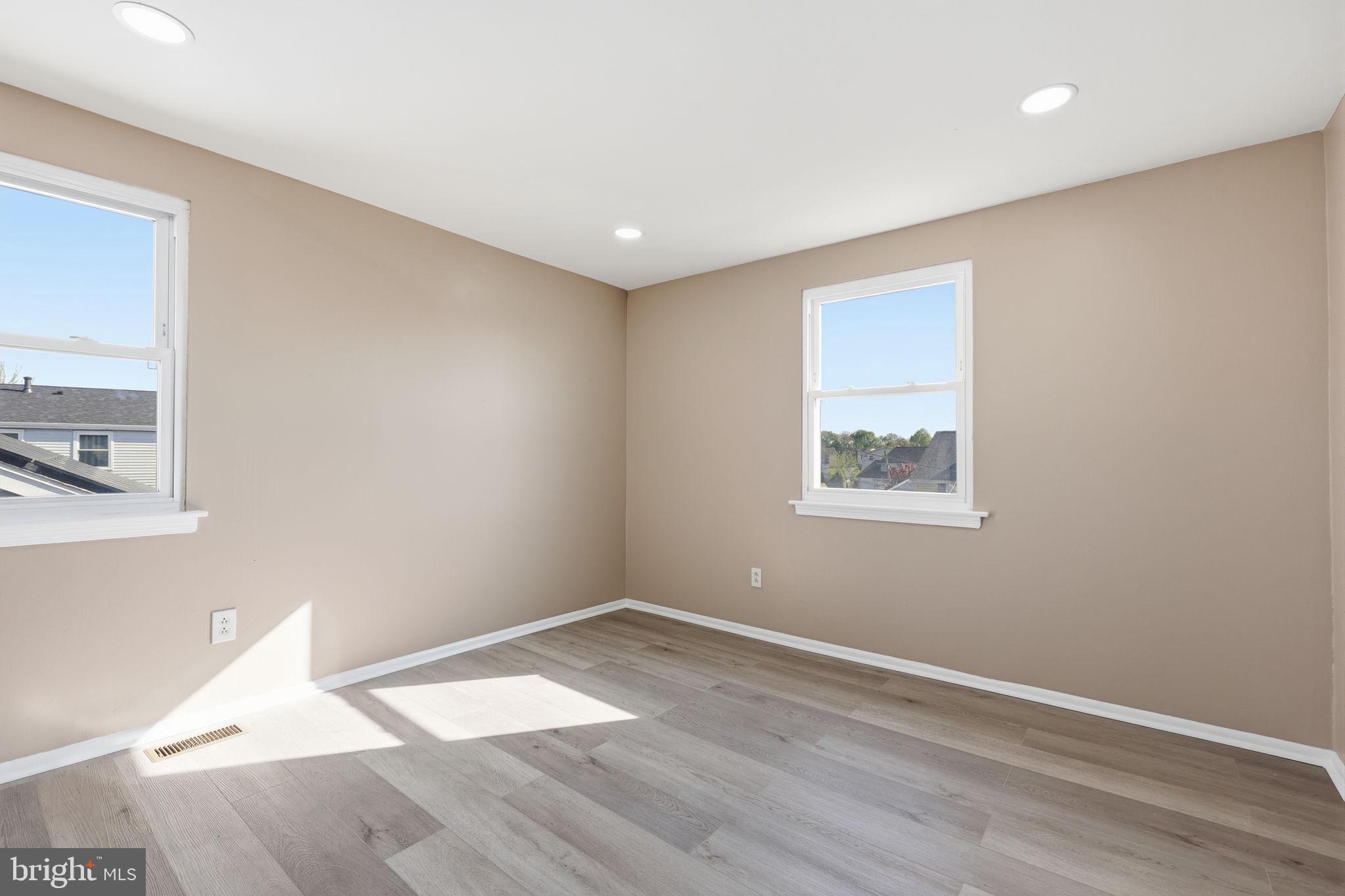 SOMERTON - Residential