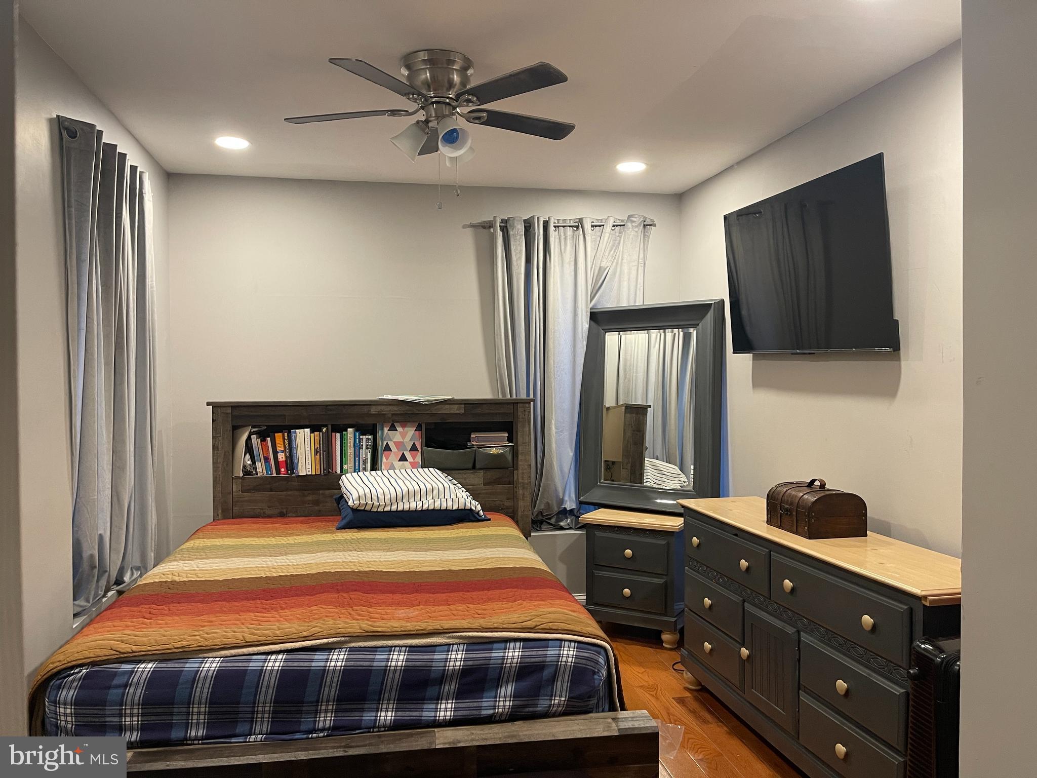 ELMWOOD PARK - Commercial Sale