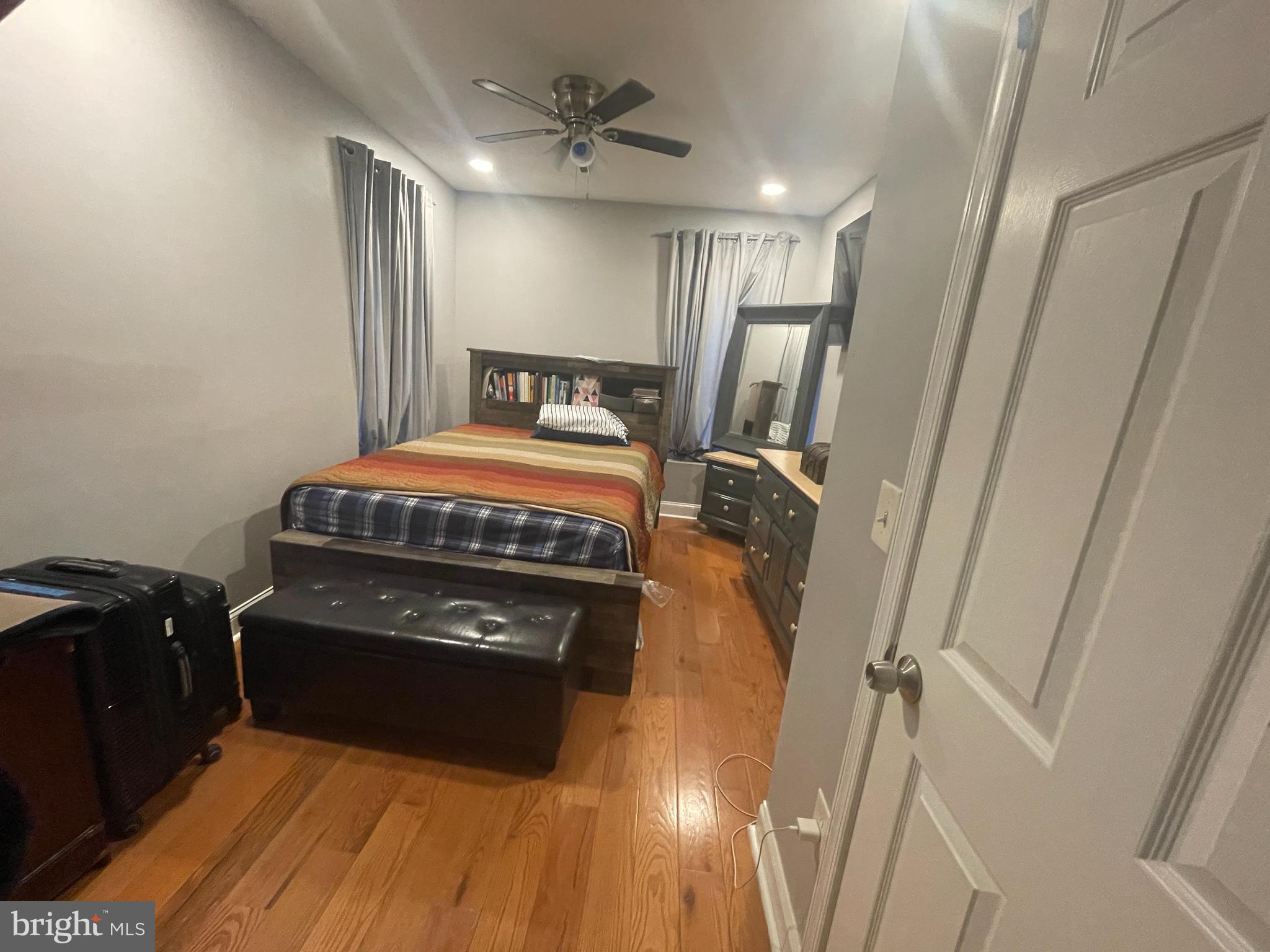 ELMWOOD PARK - Commercial Sale