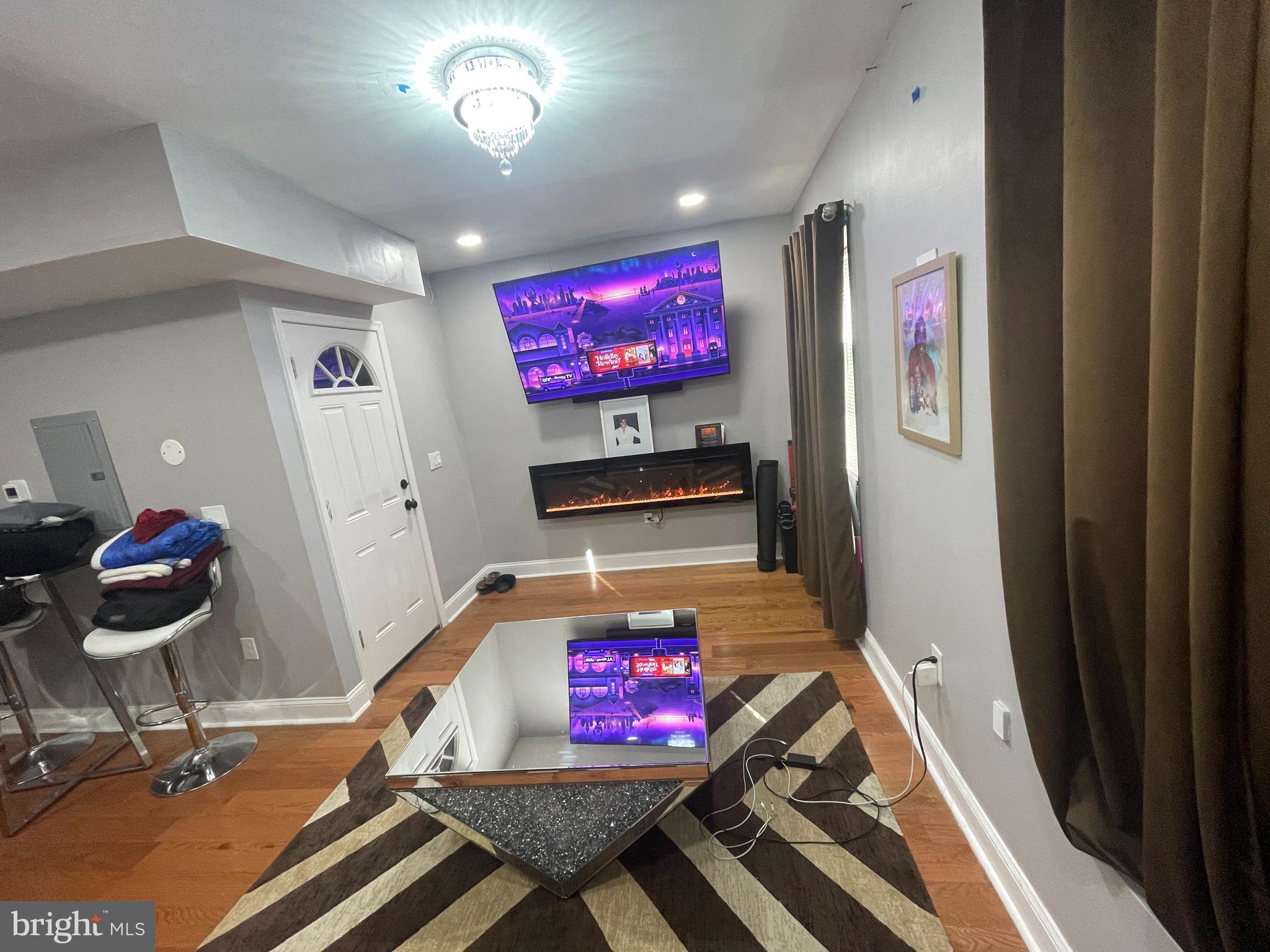 ELMWOOD PARK - Commercial Sale