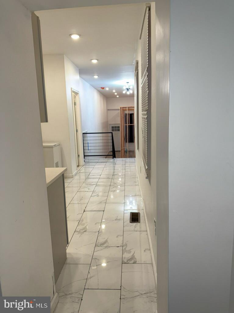 ELMWOOD PARK - Commercial Sale