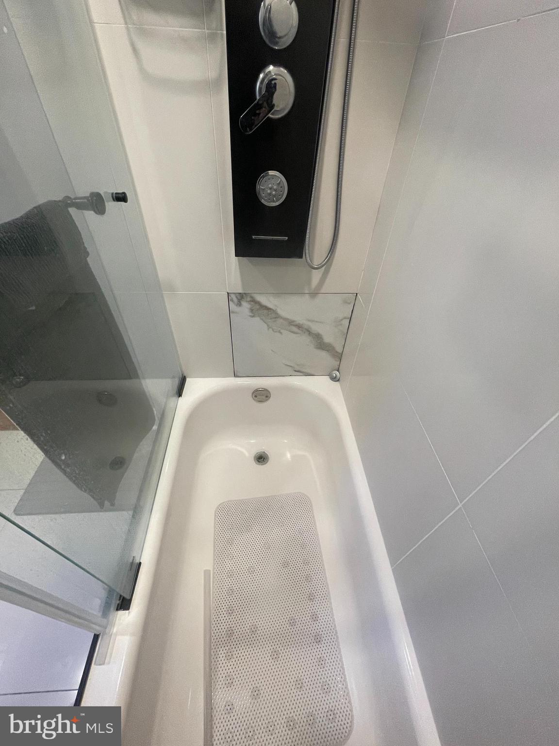 ELMWOOD PARK - Commercial Sale