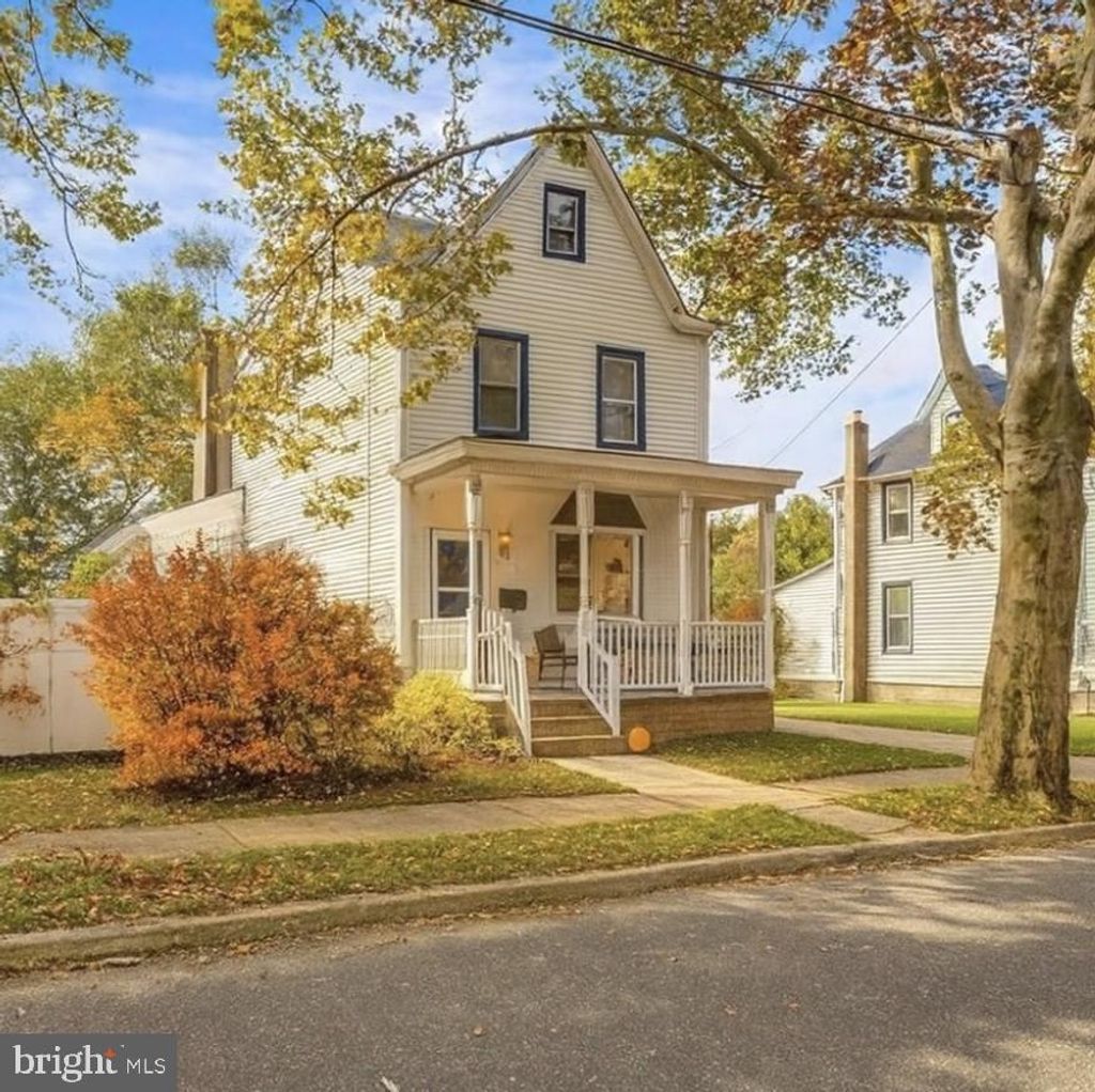 Photo of 308 W 3rd Street, PALMYRA, NJ 08065 (MLS # NJBL2097370)