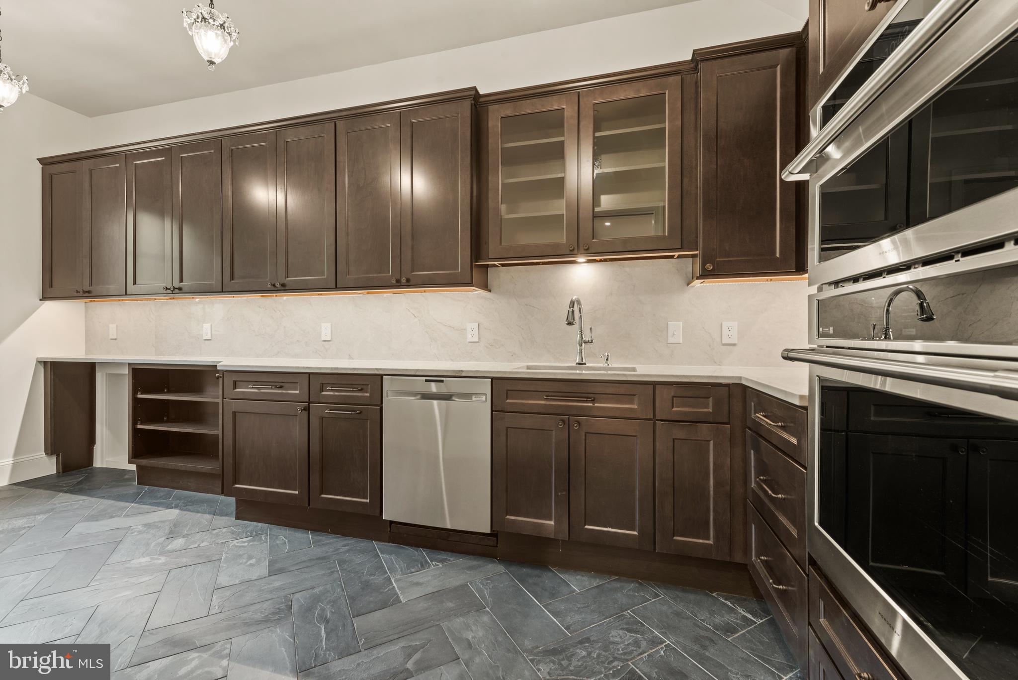 AINSLEY FOREST - Residential