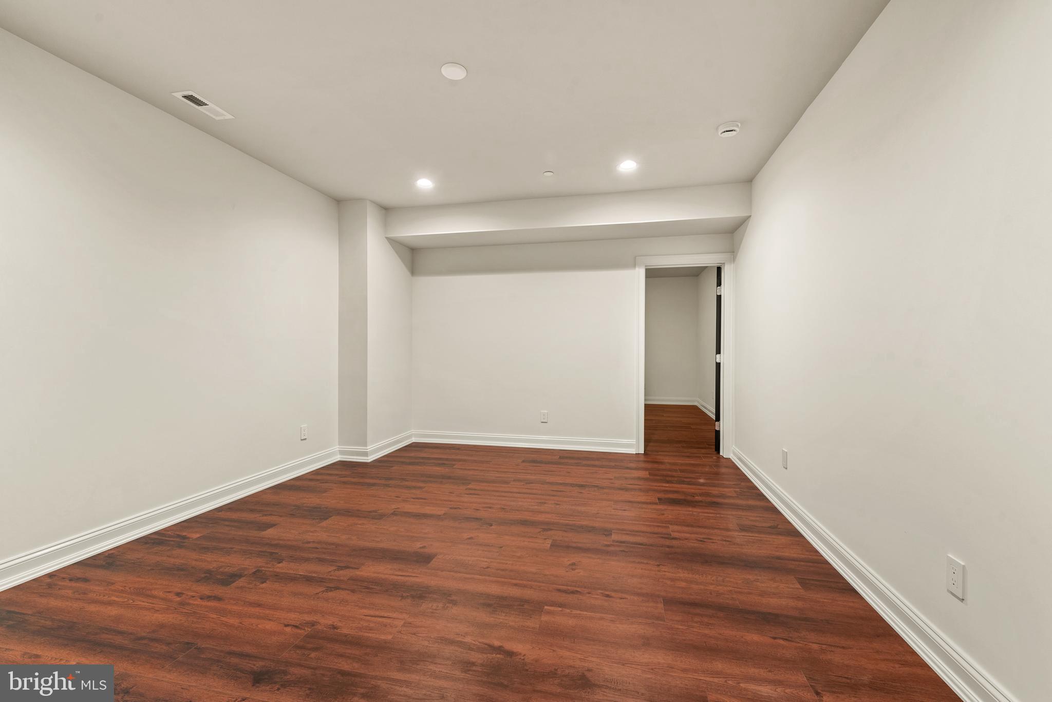 AINSLEY FOREST - Residential