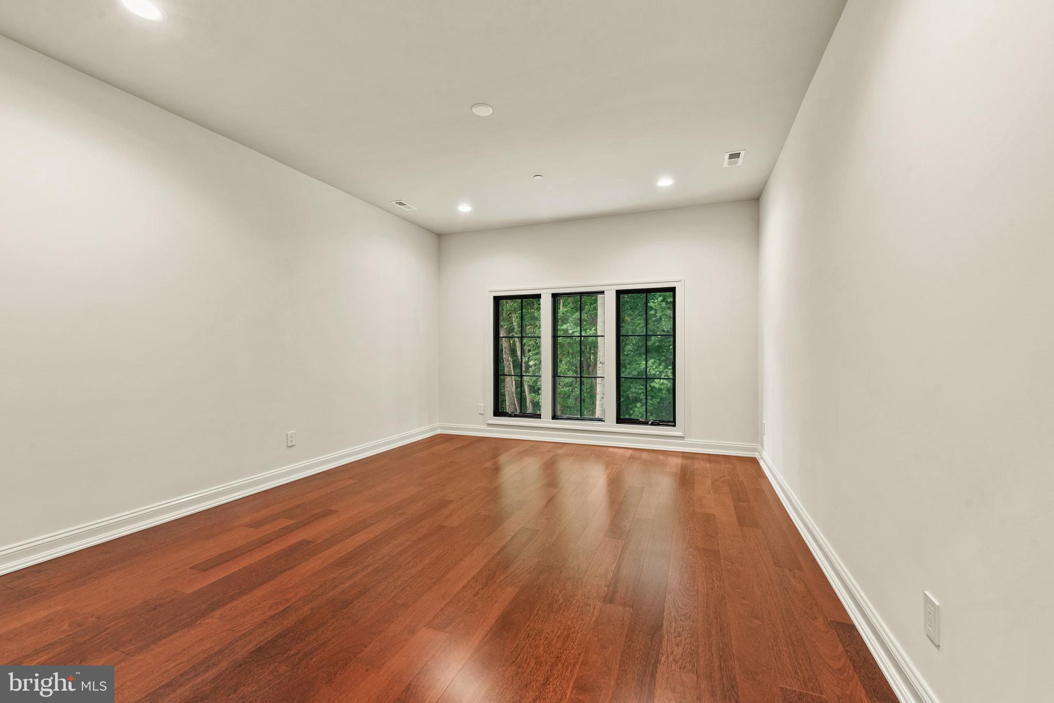 AINSLEY FOREST - Residential