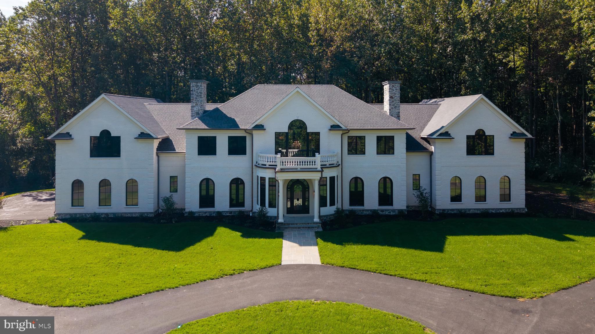 928 FENARIO CIRCLE