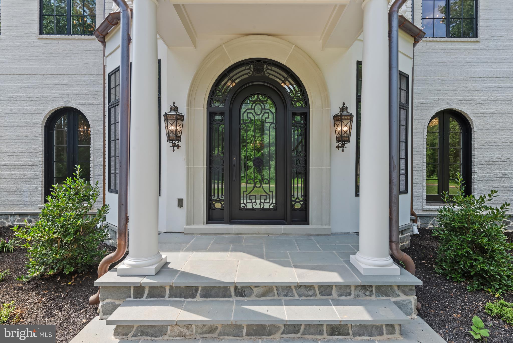 928 FENARIO CIRCLE