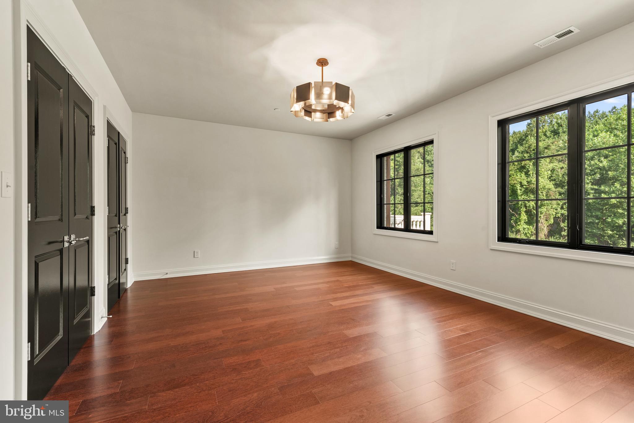 AINSLEY FOREST - Residential