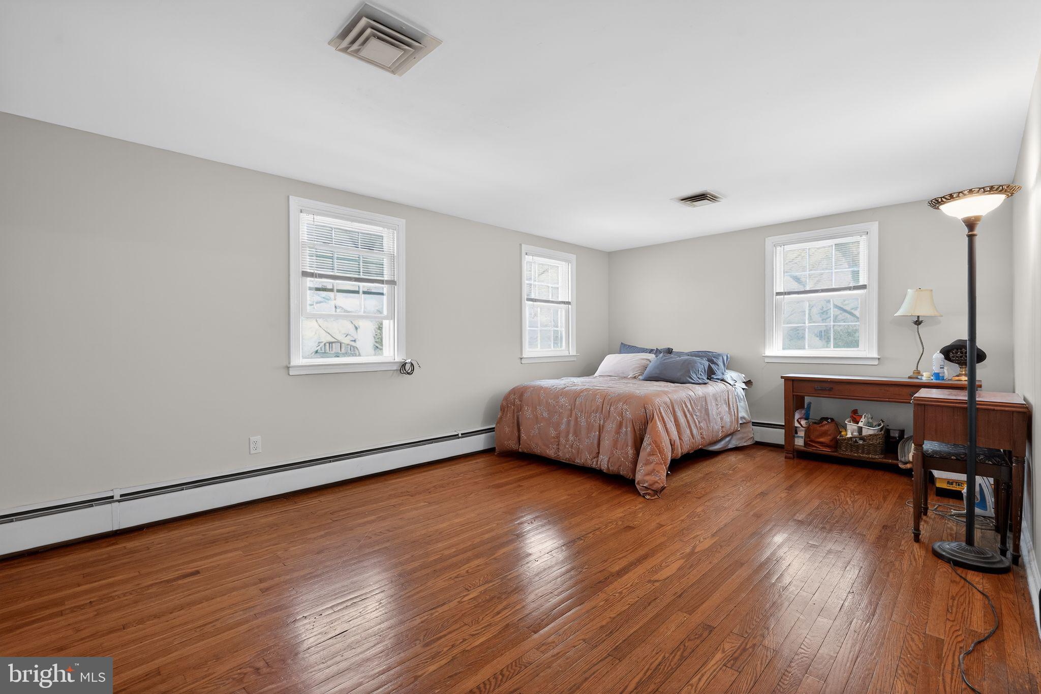 JENKINTOWN - Residential