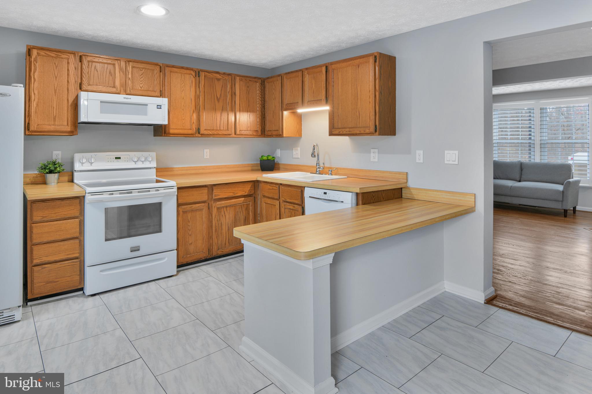 873 CHESTNUTVIEW COURT