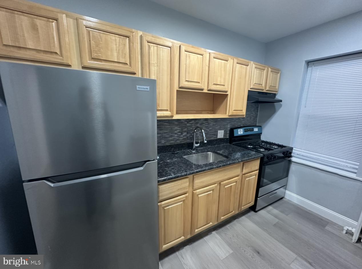 LAWNCREST - Residential Lease