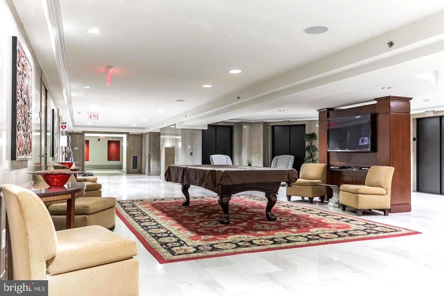 LOGAN SQUARE - Residential