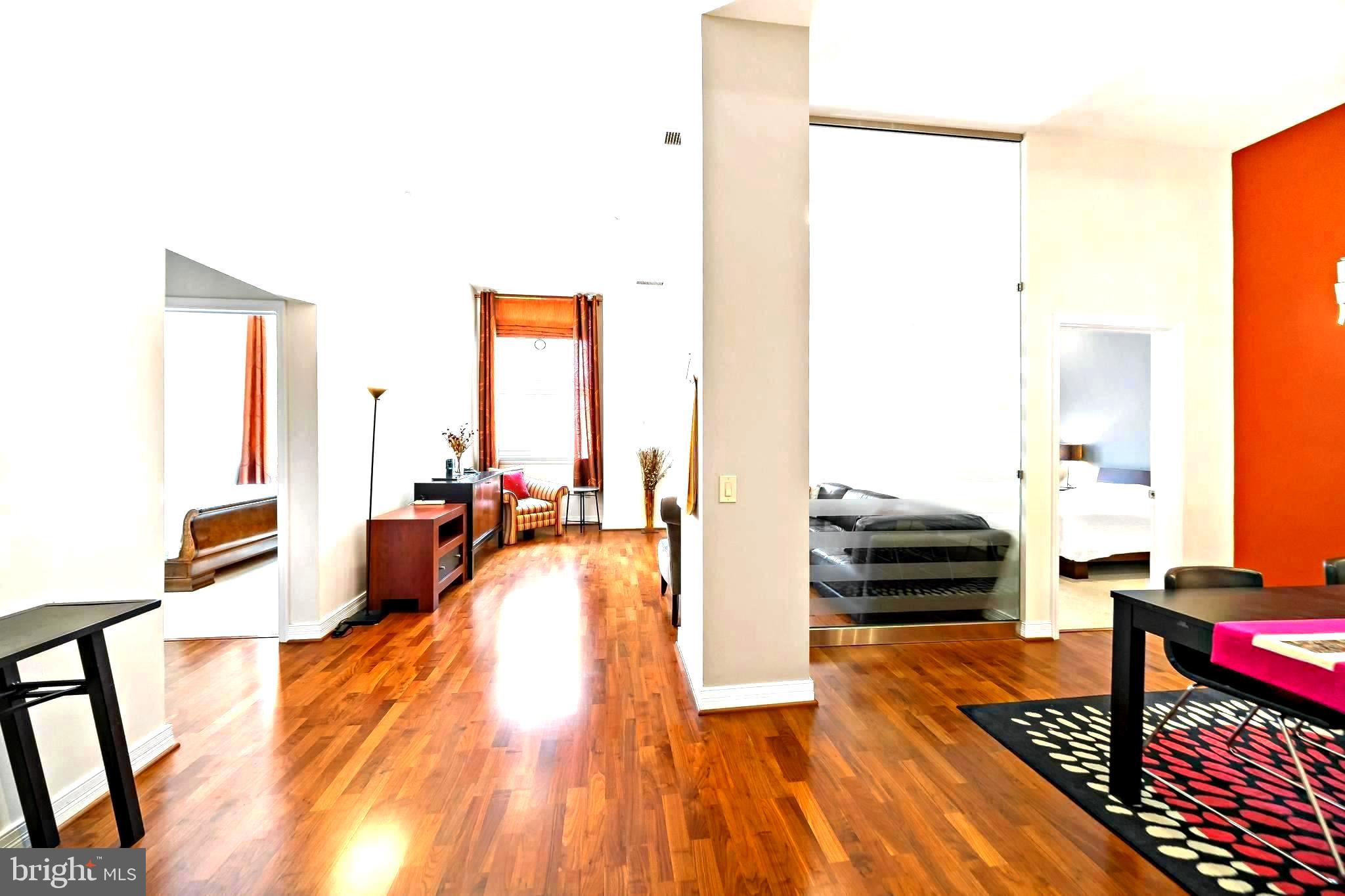 LOGAN SQUARE - Residential