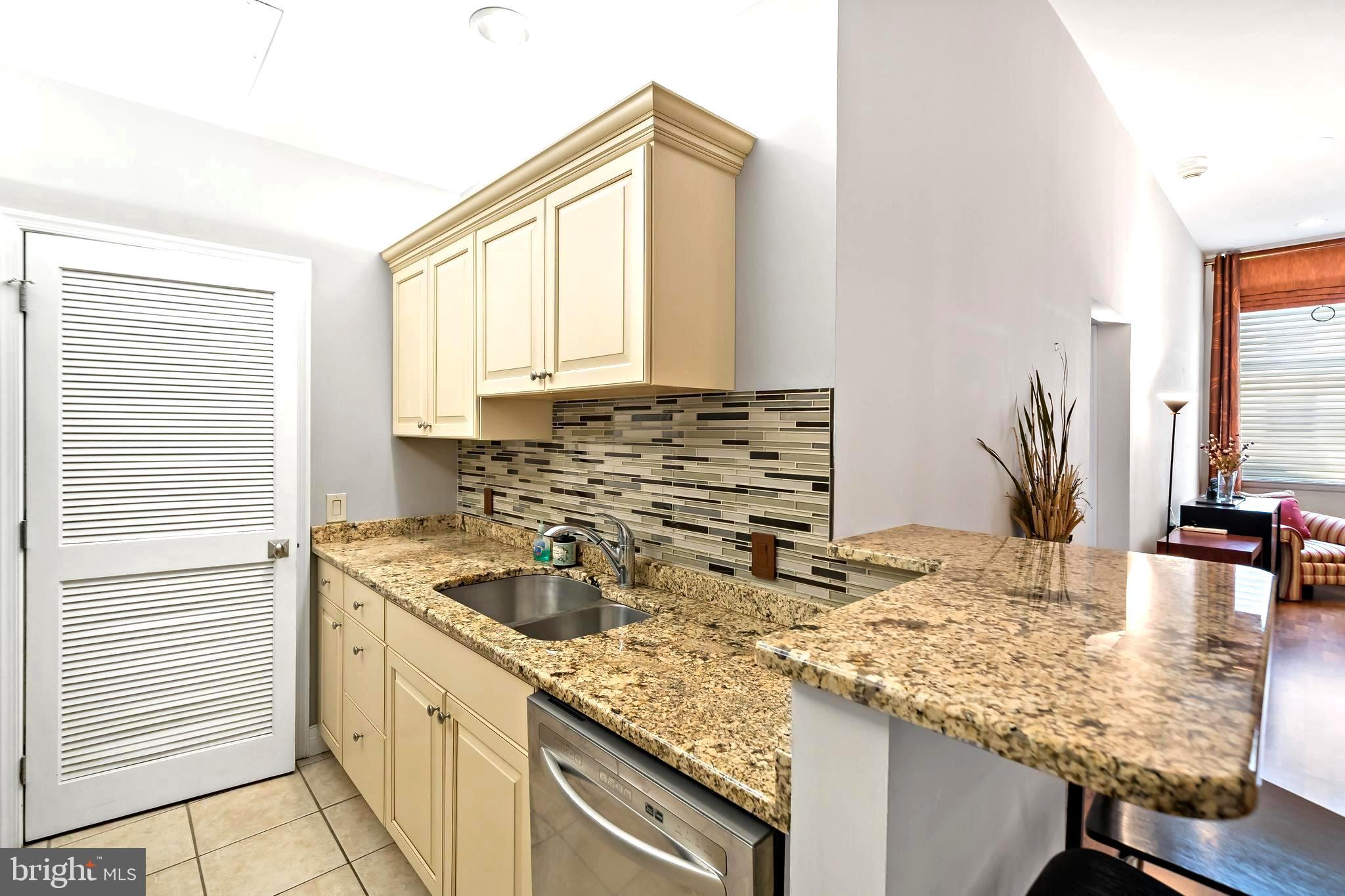 LOGAN SQUARE - Residential