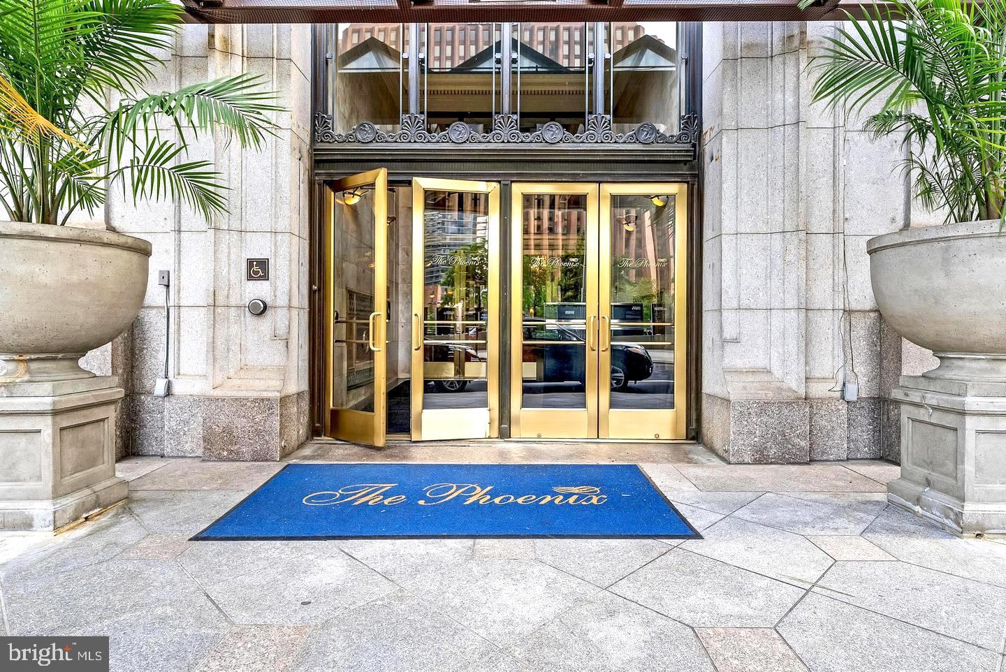 LOGAN SQUARE - Residential