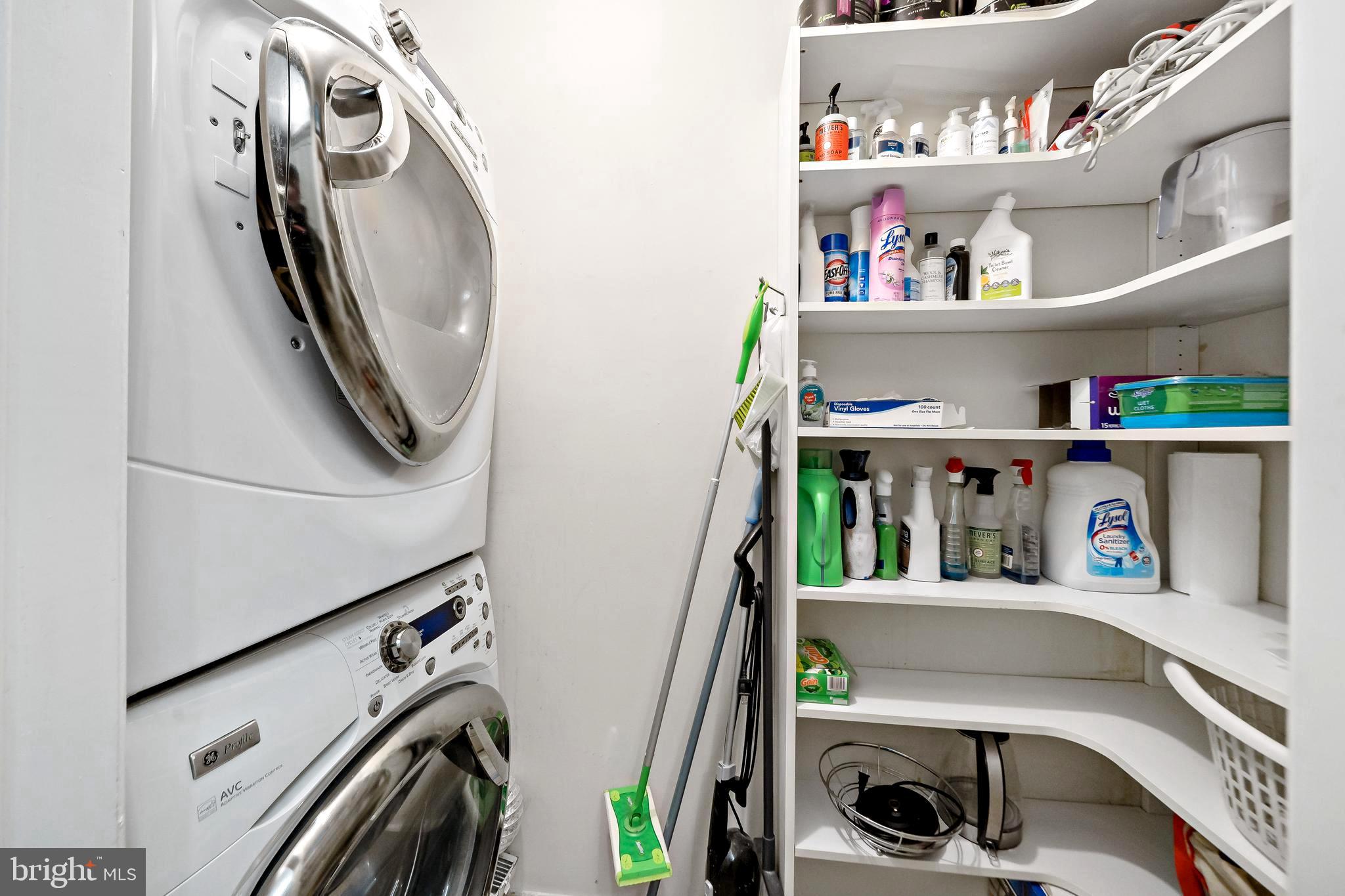 LOGAN SQUARE - Residential