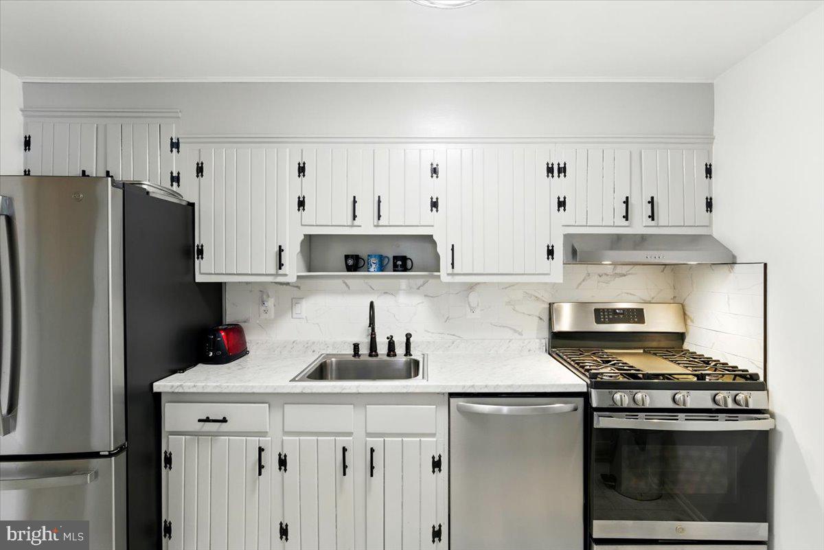 9272 ADELPHI 103