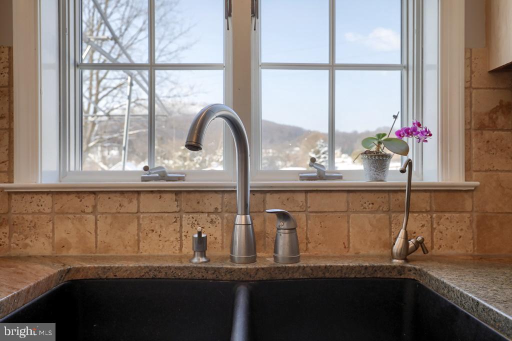 CUSHION PEAK - Residential