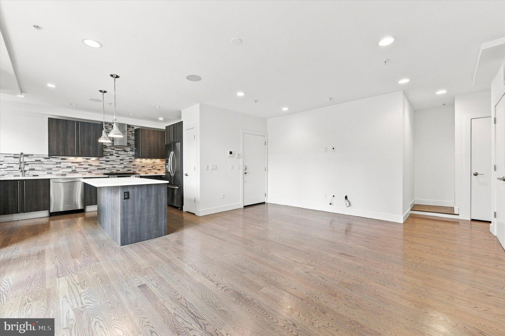 138-40 N FRONT STREET 2R