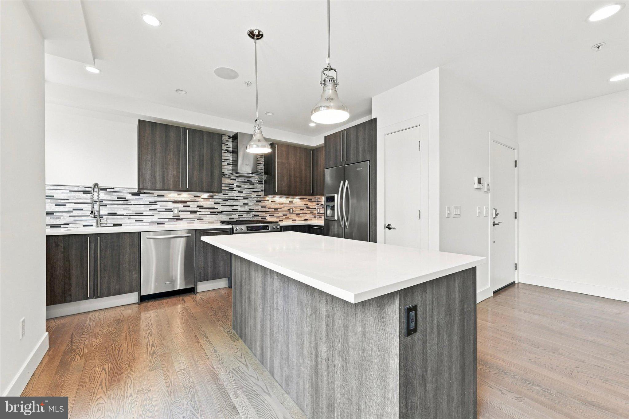 138-40 N FRONT STREET 2R
