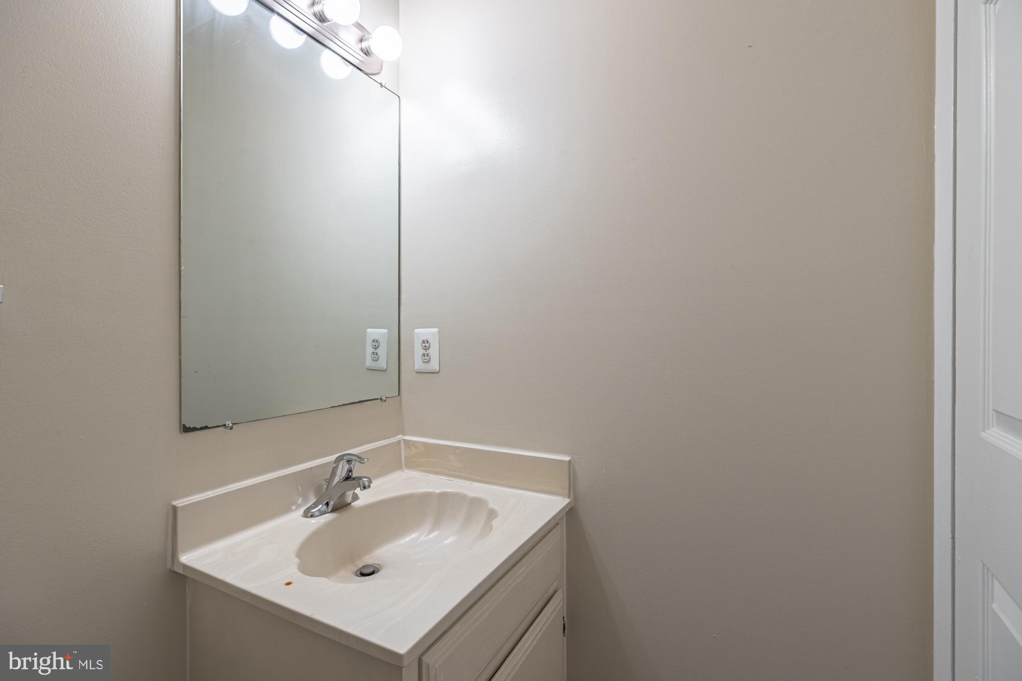 WESTHAMPTON MEWS - Residential Lease