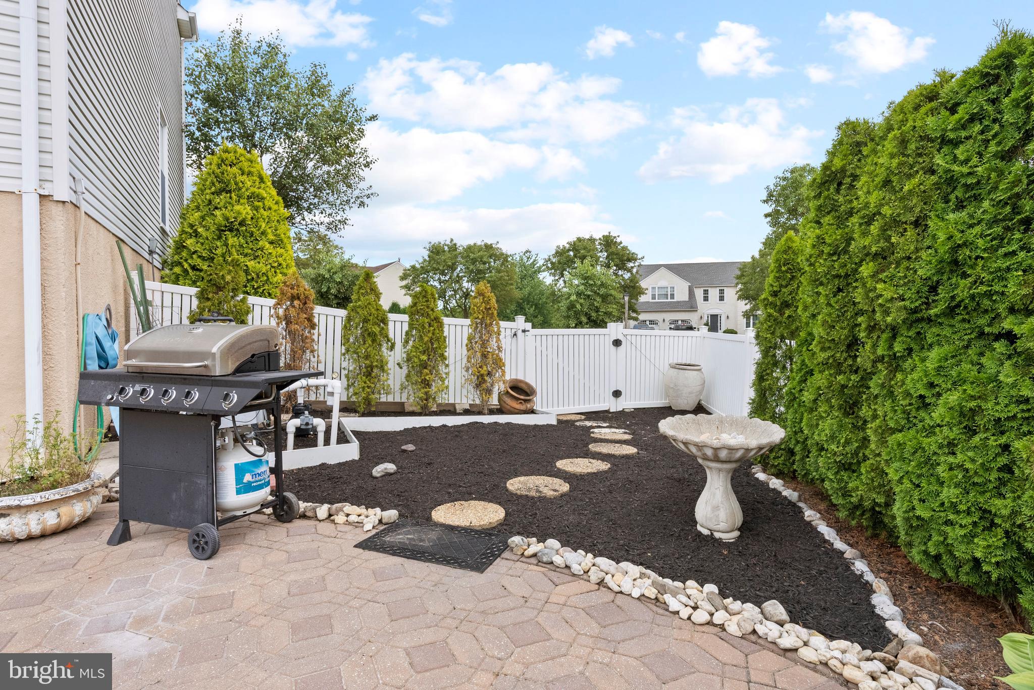 MONTGOMERY OAKS - Residential