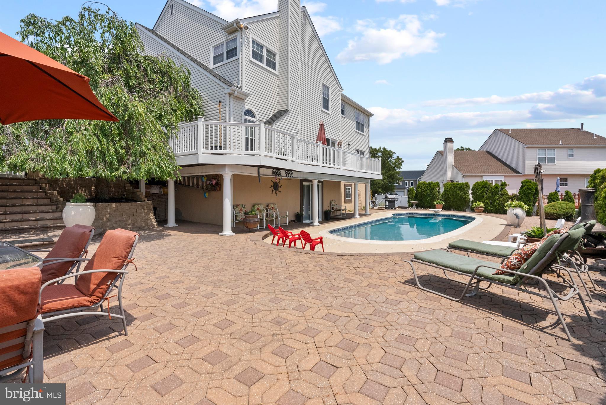 MONTGOMERY OAKS - Residential