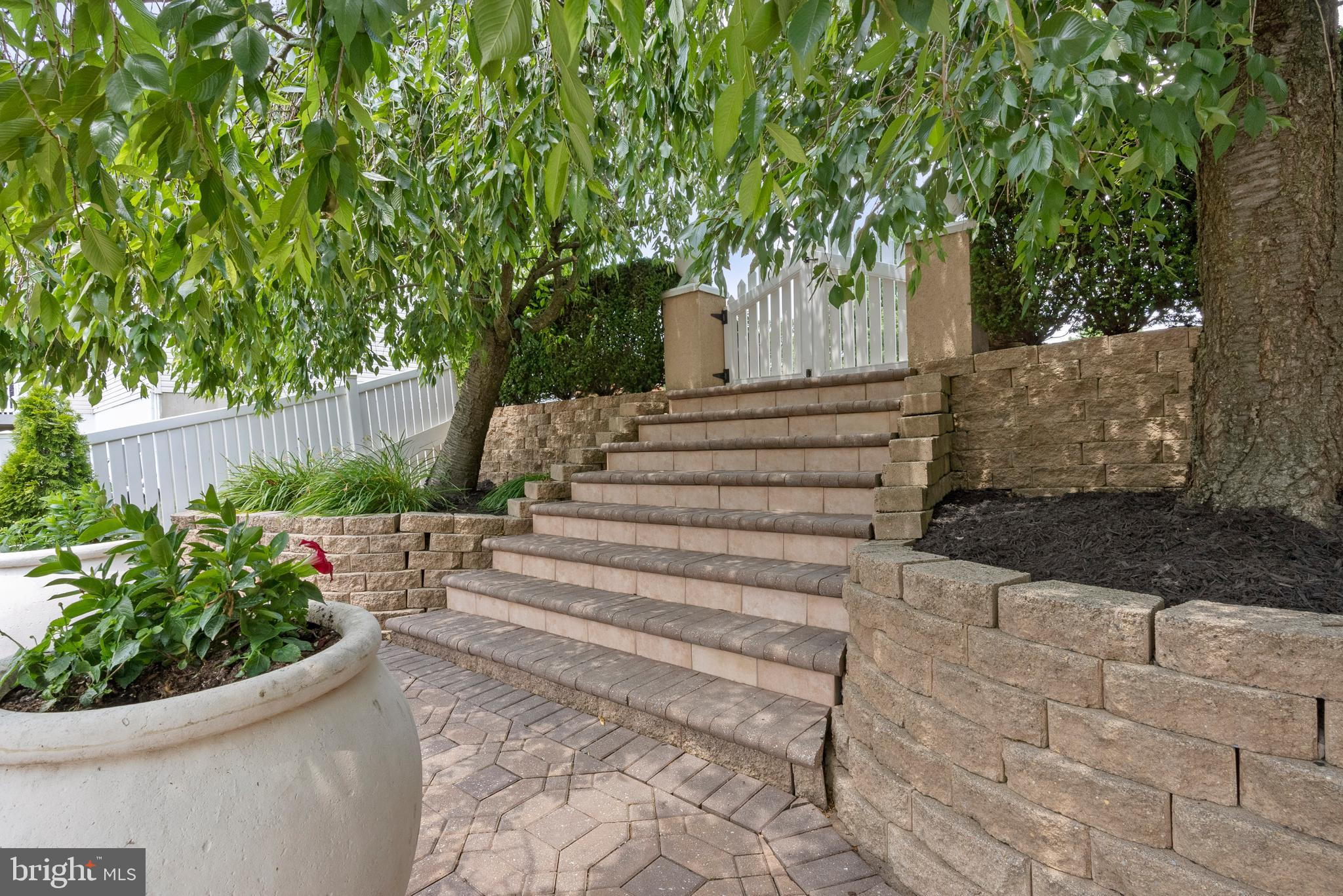 MONTGOMERY OAKS - Residential