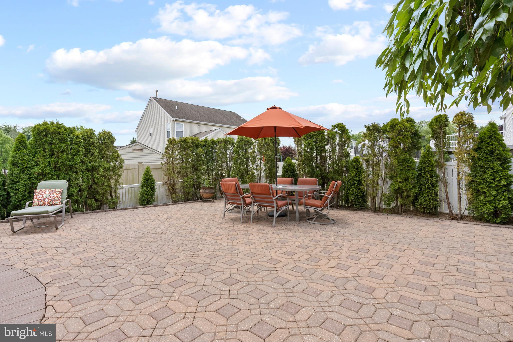 MONTGOMERY OAKS - Residential