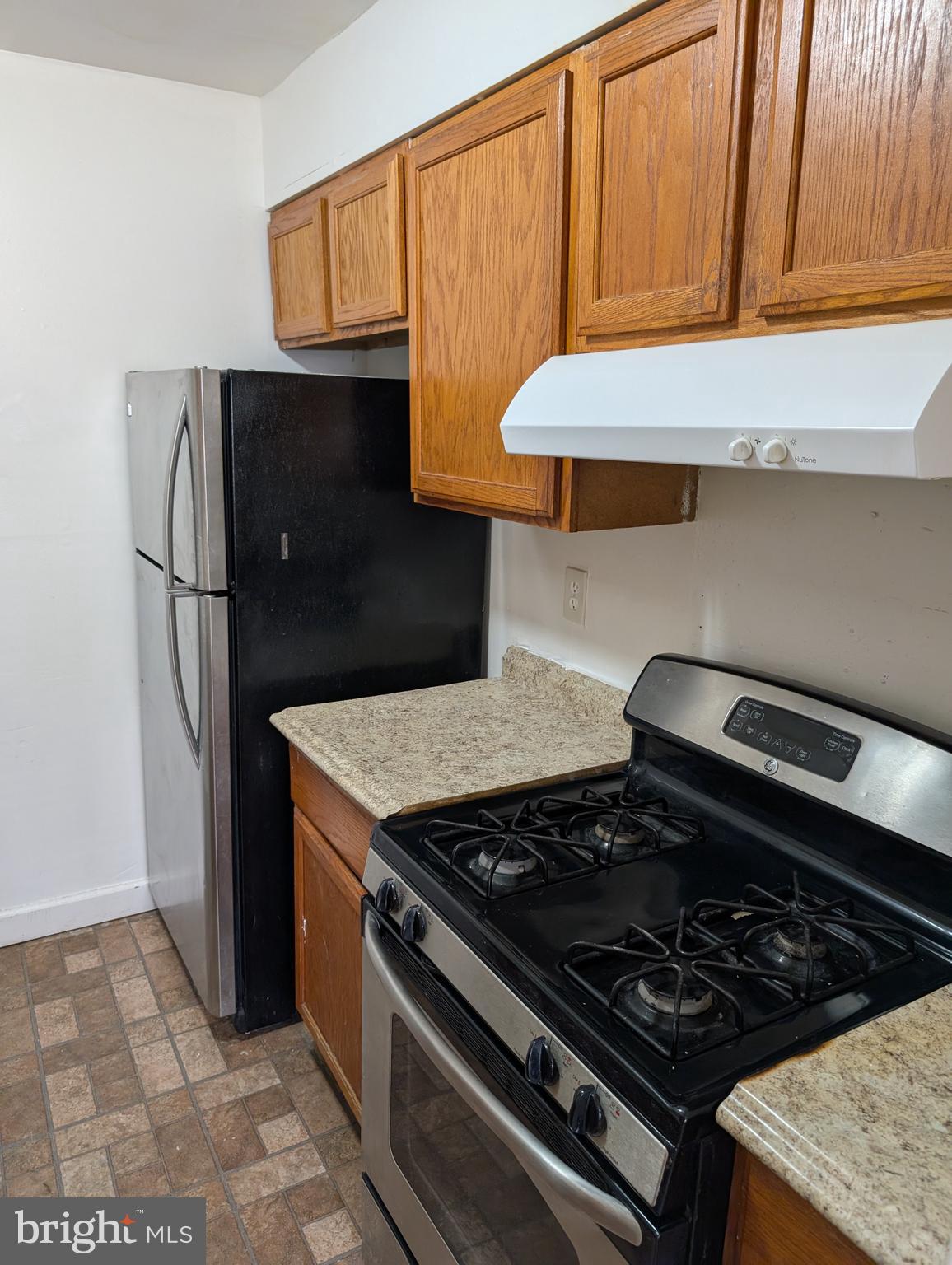 HARFORD COMMONS - Residential Lease