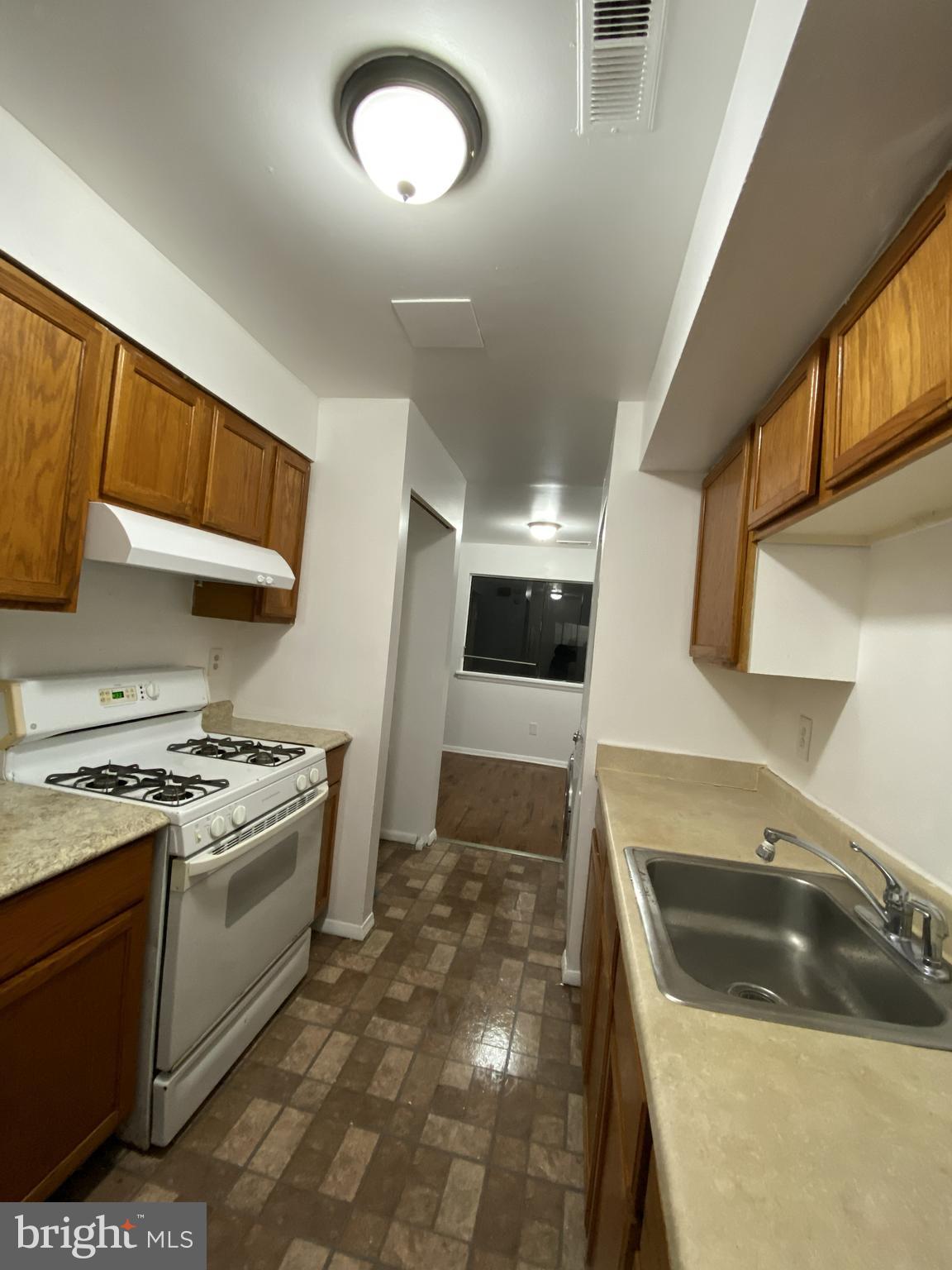 HARFORD COMMONS - Residential Lease