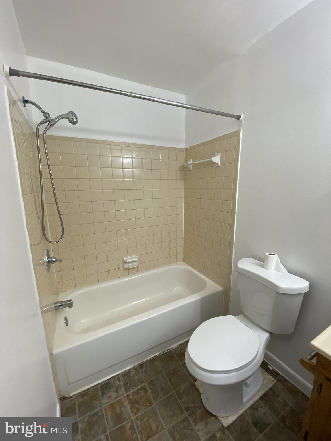 HARFORD COMMONS - Residential Lease