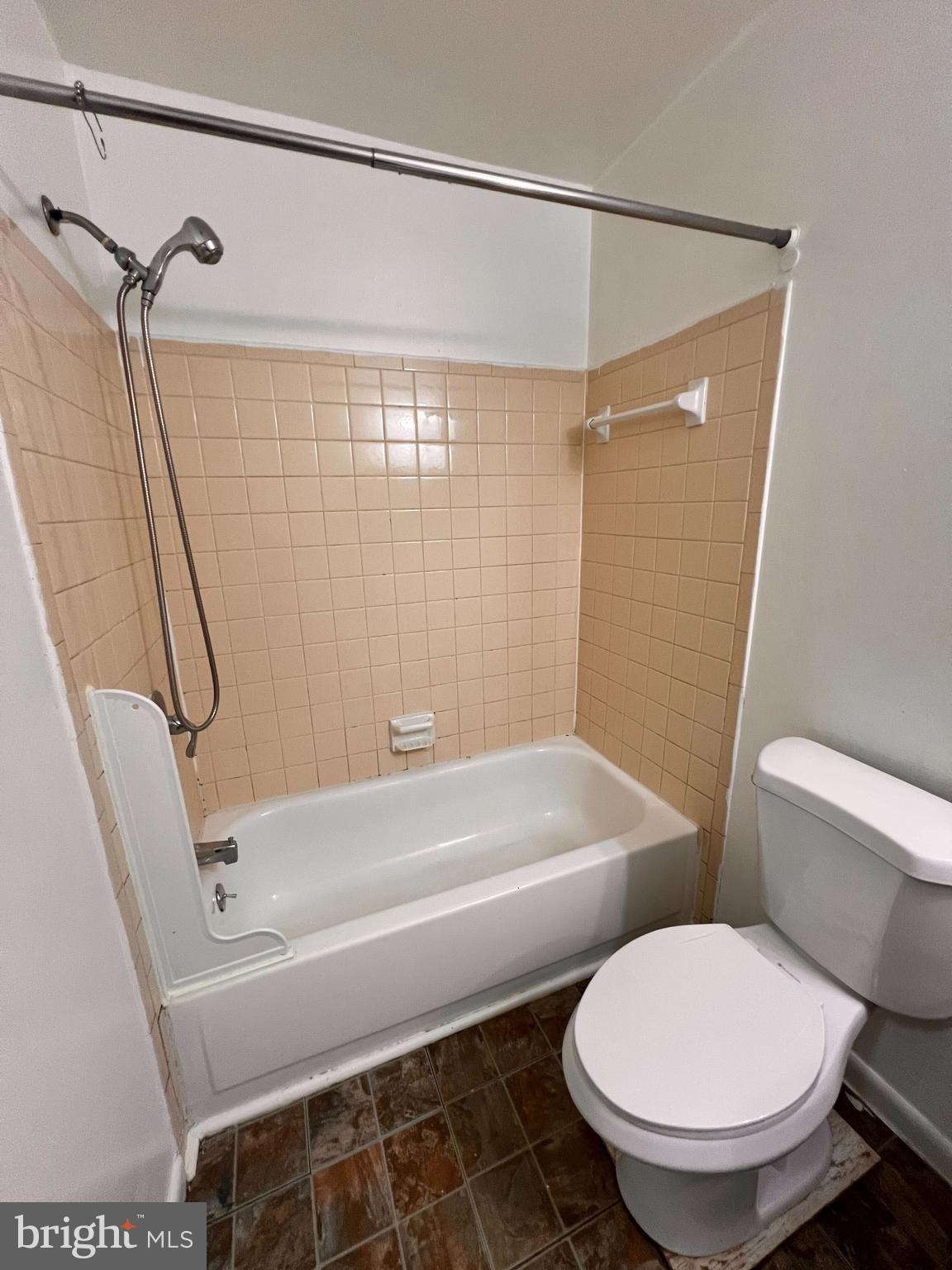 HARFORD COMMONS - Residential Lease