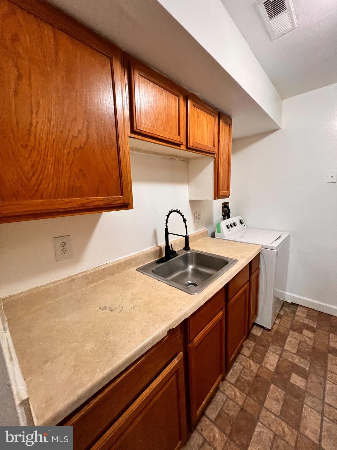 HARFORD COMMONS - Residential Lease