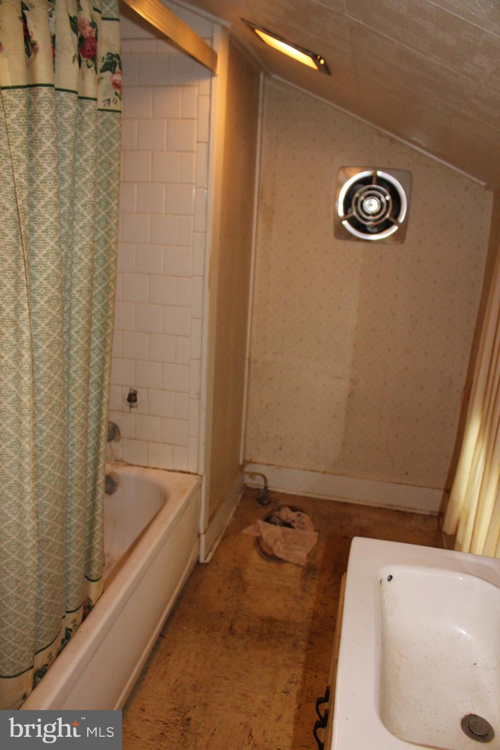 MIDDLETOWN - Residential