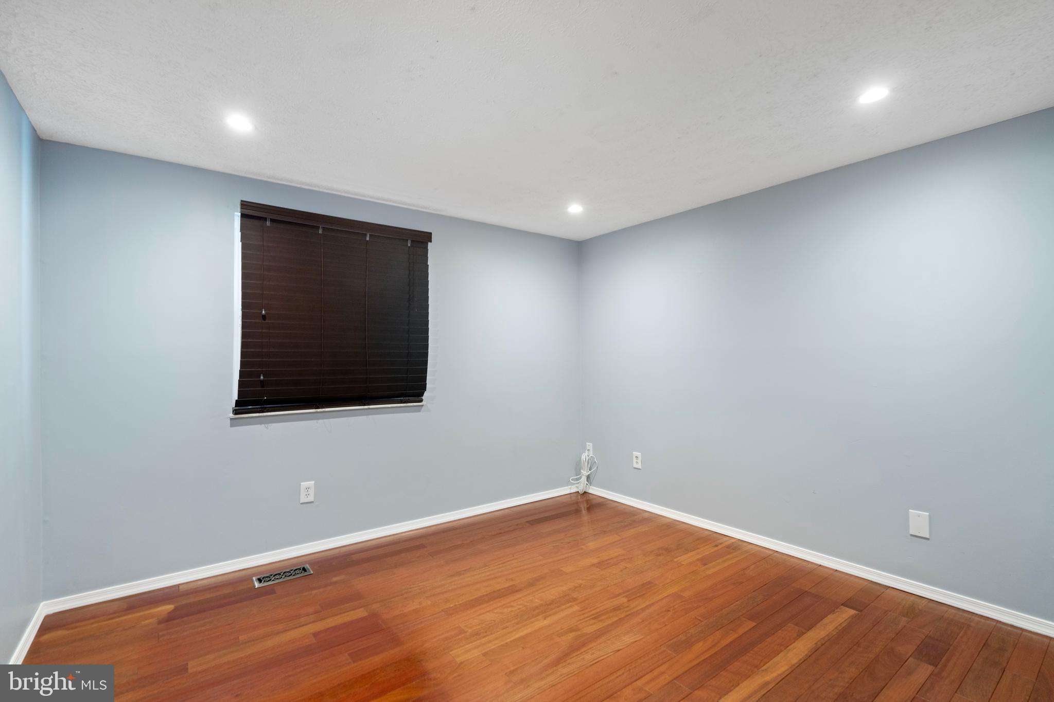 NEWINGTON FOREST - Residential Lease