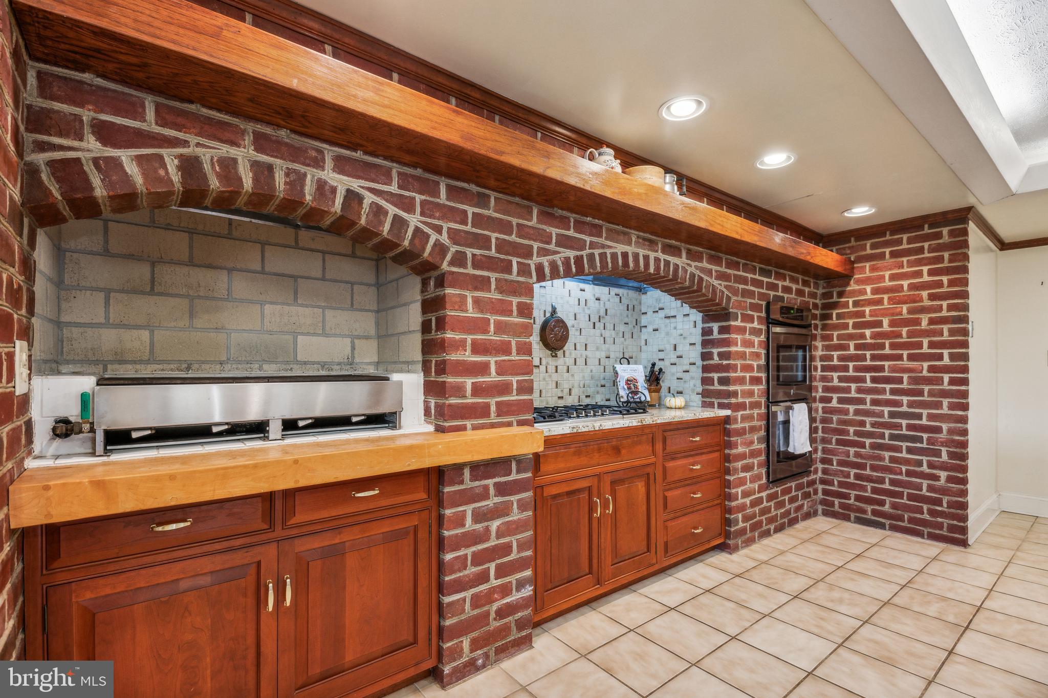 BUTTERFIELDS - Residential