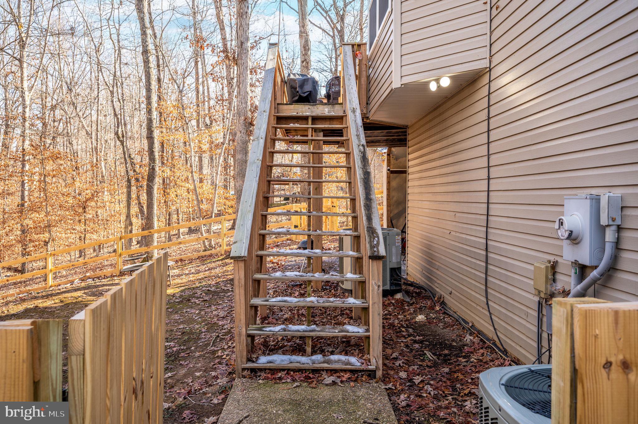 LAKE MONTICELLO - Residential