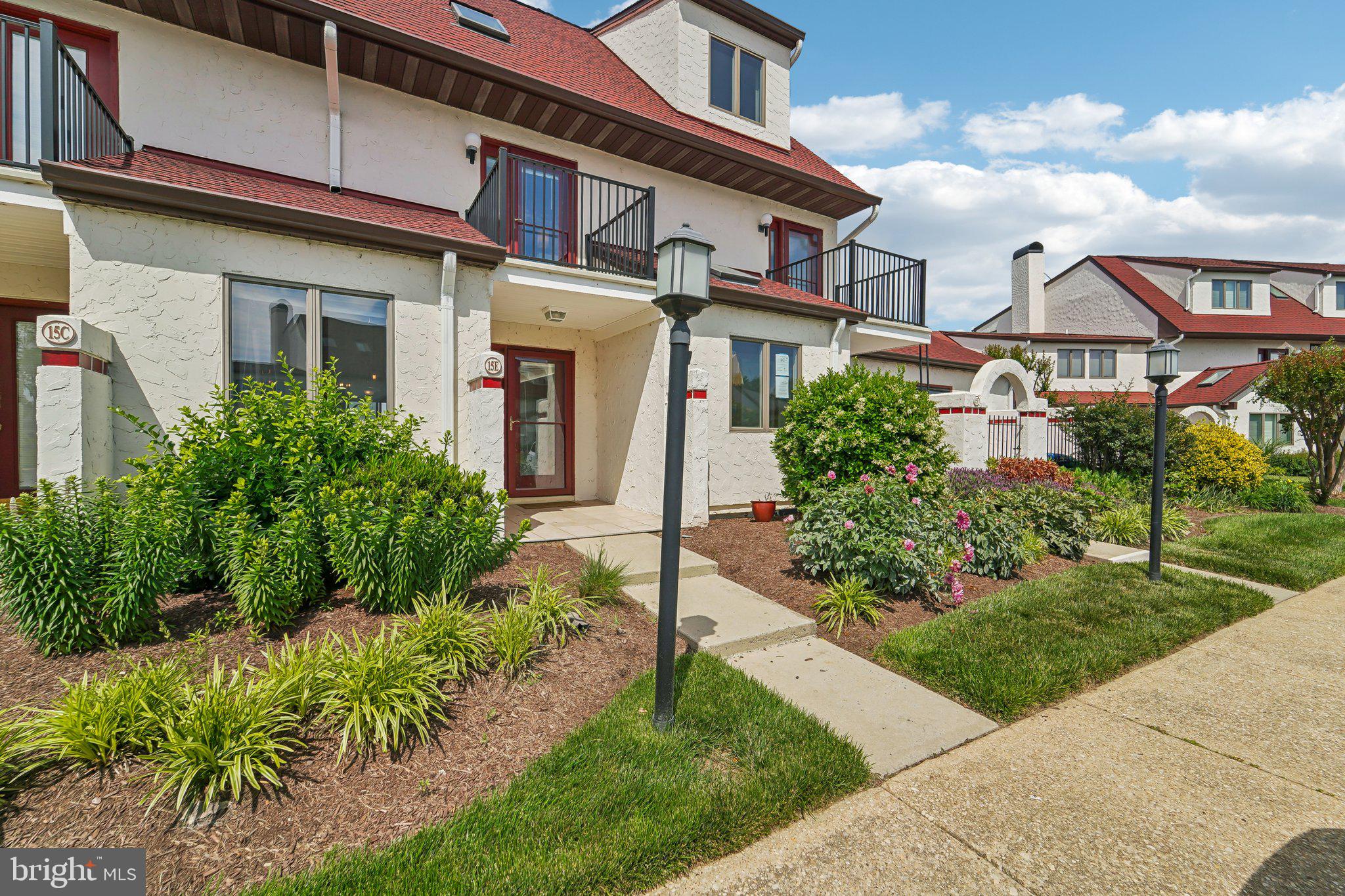 15 QUEEN ANNE WAY E E