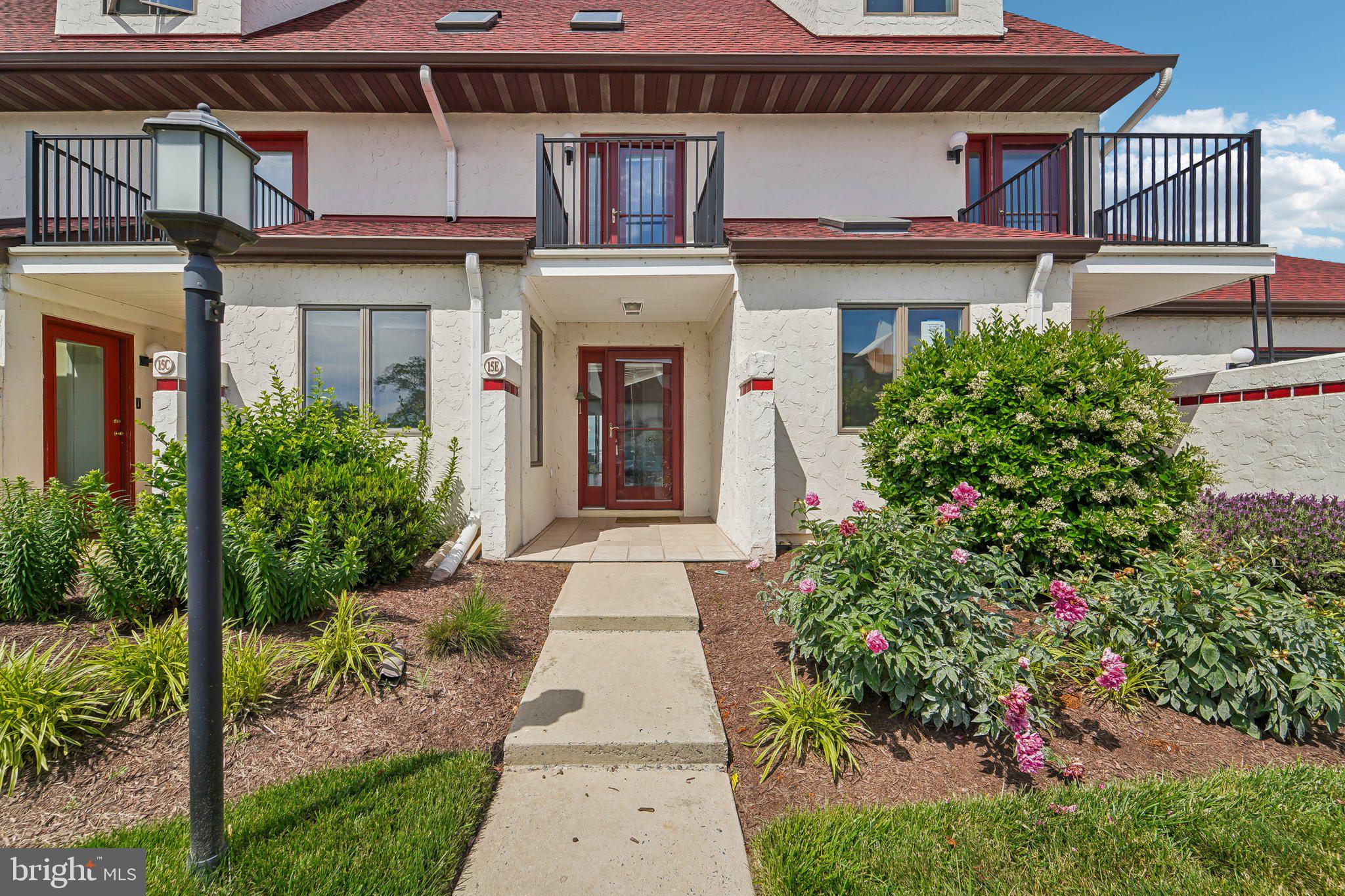15 QUEEN ANNE WAY E E