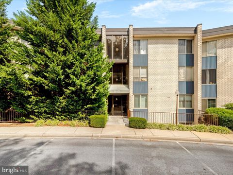 Photo of 14616 Bauer Drive #1, ROCKVILLE, MD 20853 (MLS # MDMC2204972)