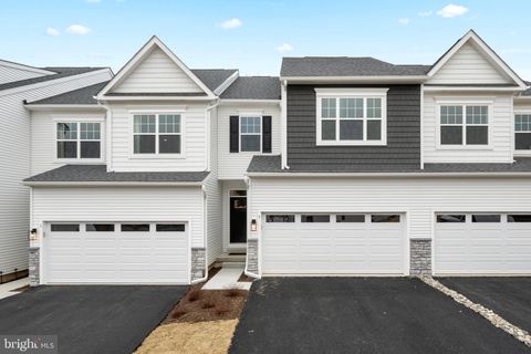 Townhouse For Sale - 5 Tullow Hill Drive<br/> KENNETT SQUARE, PA 19348