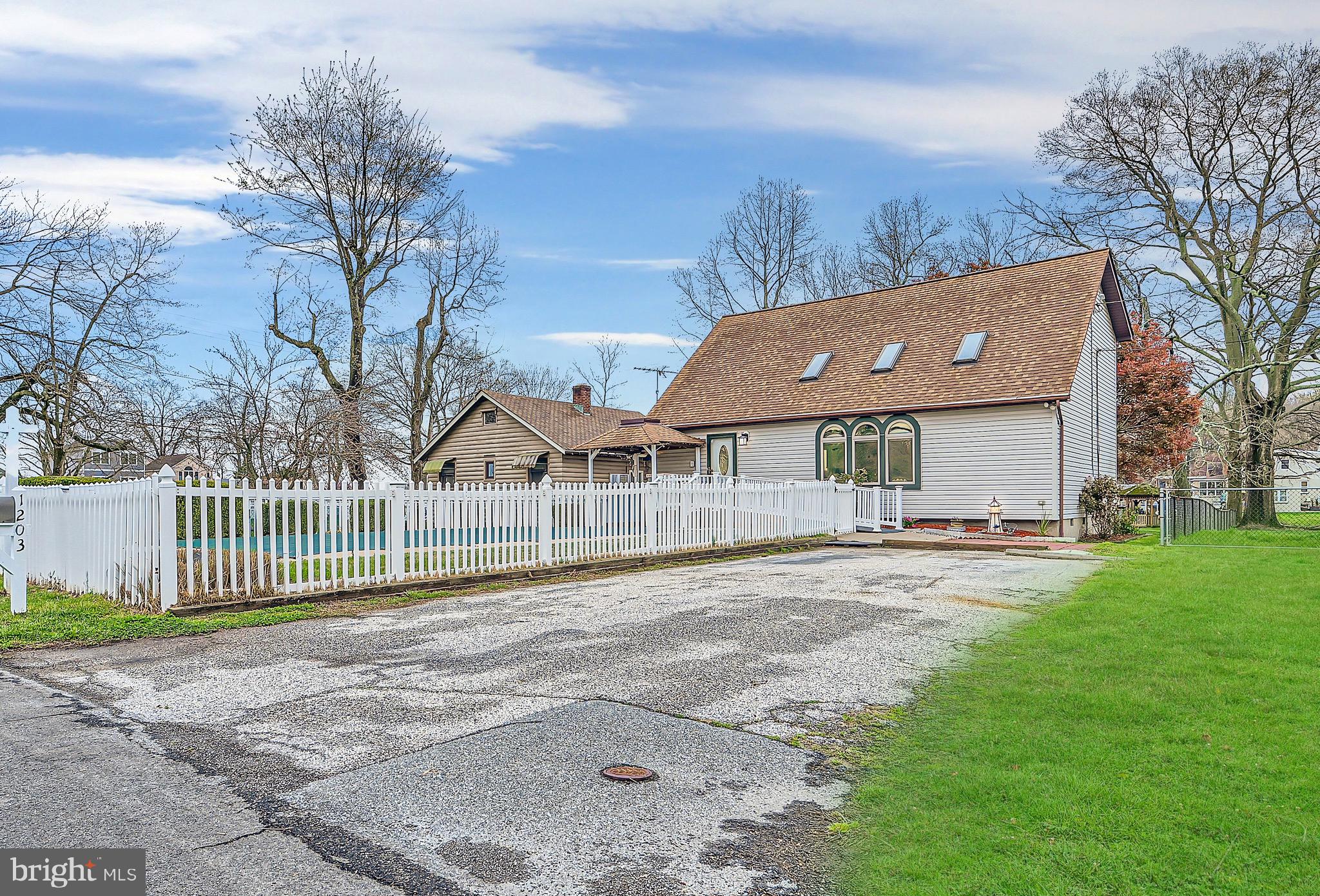 BOWLEYS QUARTERS - Residential